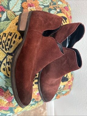 Women’s Suede Chelsea Boots - Rust Brown from buckle